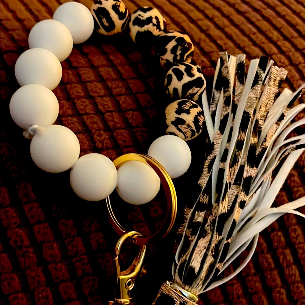 Keychain wristlets